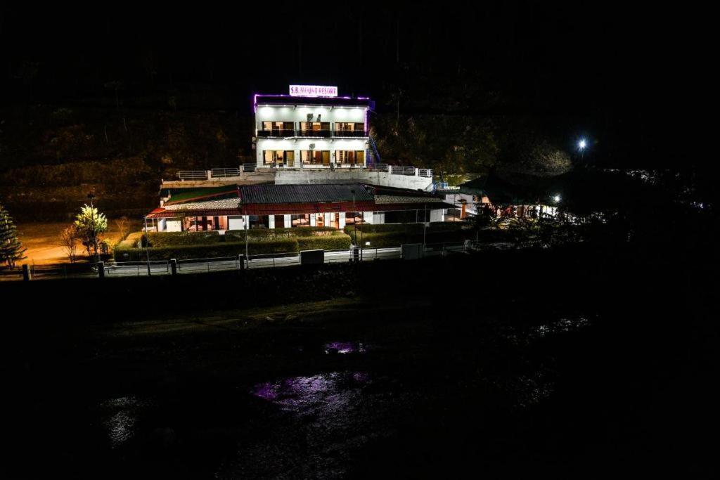 Riverside Resort ランズドーン エクステリア 写真