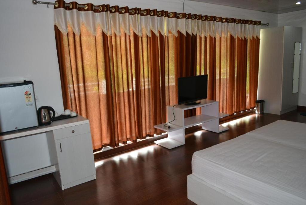 Riverside Resort ランズドーン エクステリア 写真