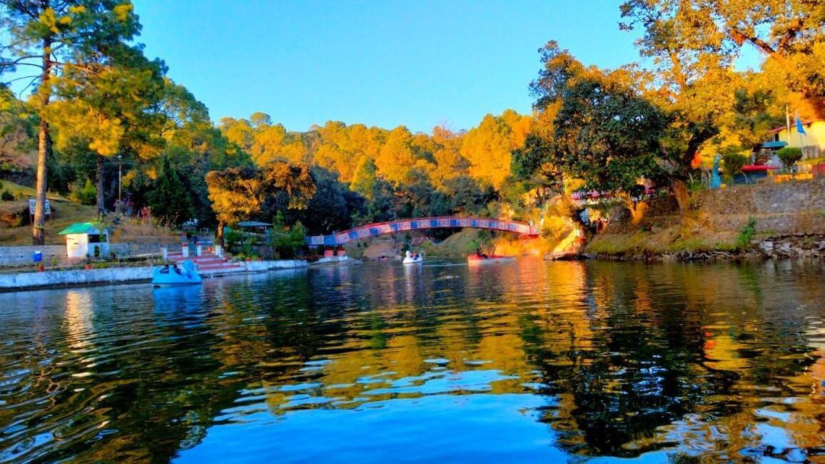 Riverside Resort ランズドーン エクステリア 写真